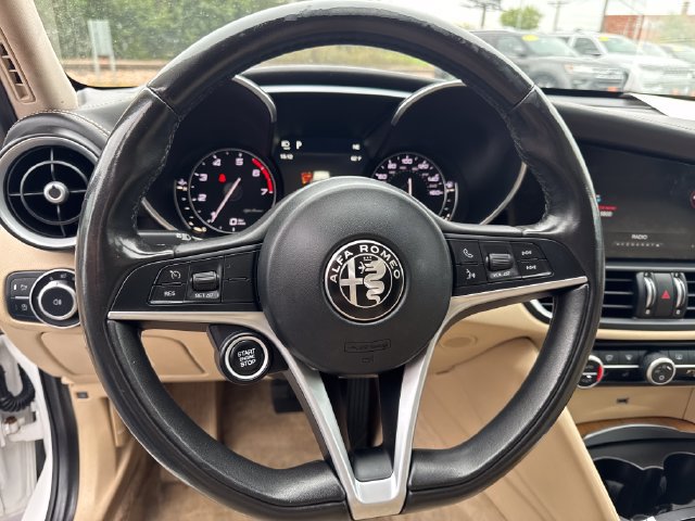 Used 2017 Alfa Romeo Giulia Ti w/ TI Lusso Light Wood Package AWD/4WD image 15