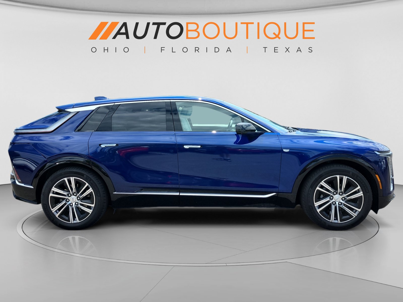 Used 2024 Cadillac Lyriq Luxury AWD/4WD image 7