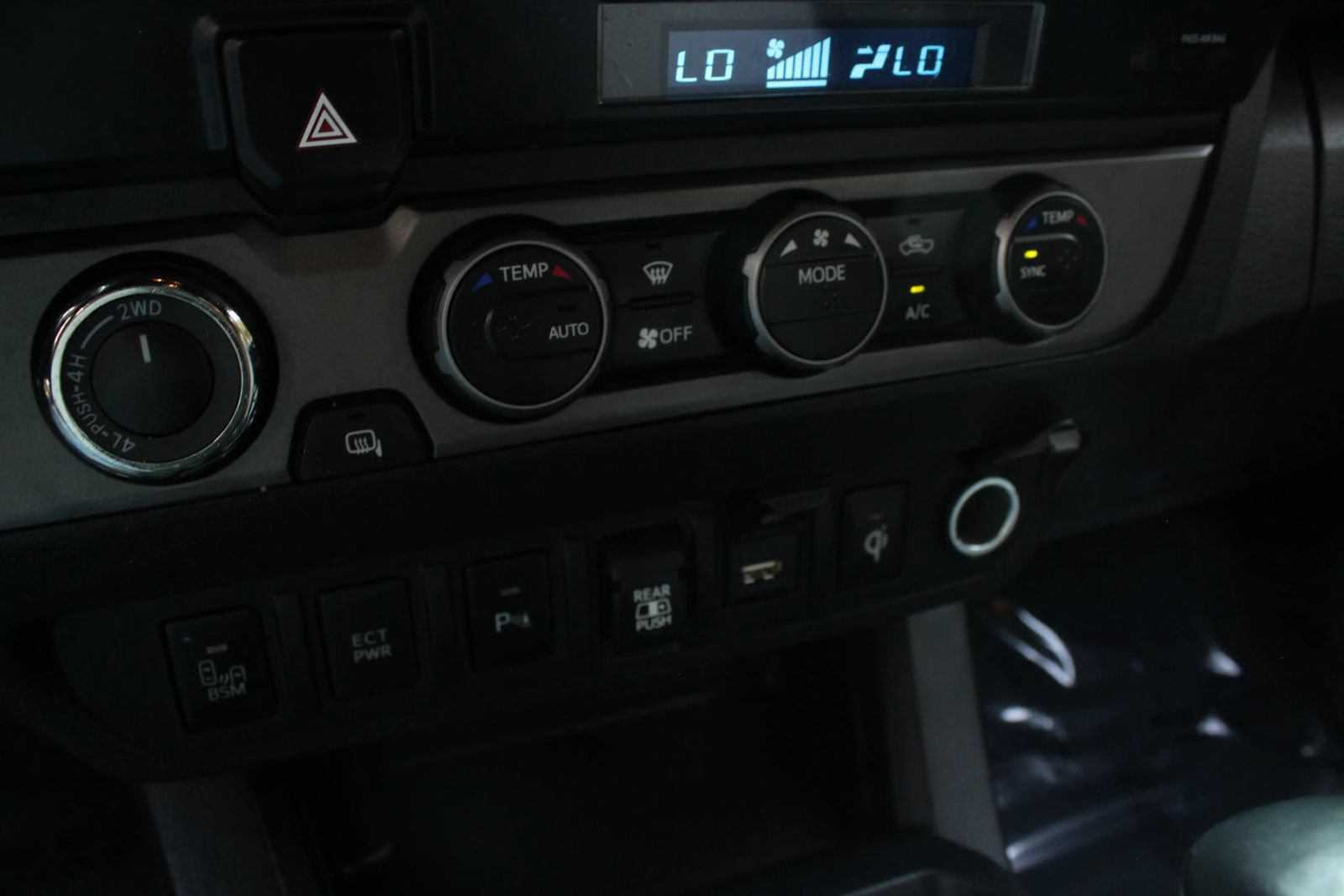 Used 2021 Toyota Tacoma TRD Off-Road w/ Technology Package AWD/4WD image 34