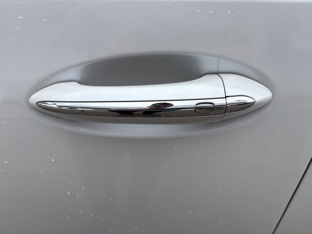 Certified 2024 Buick Enclave Avenir w/ Avenir Technology Package image 17