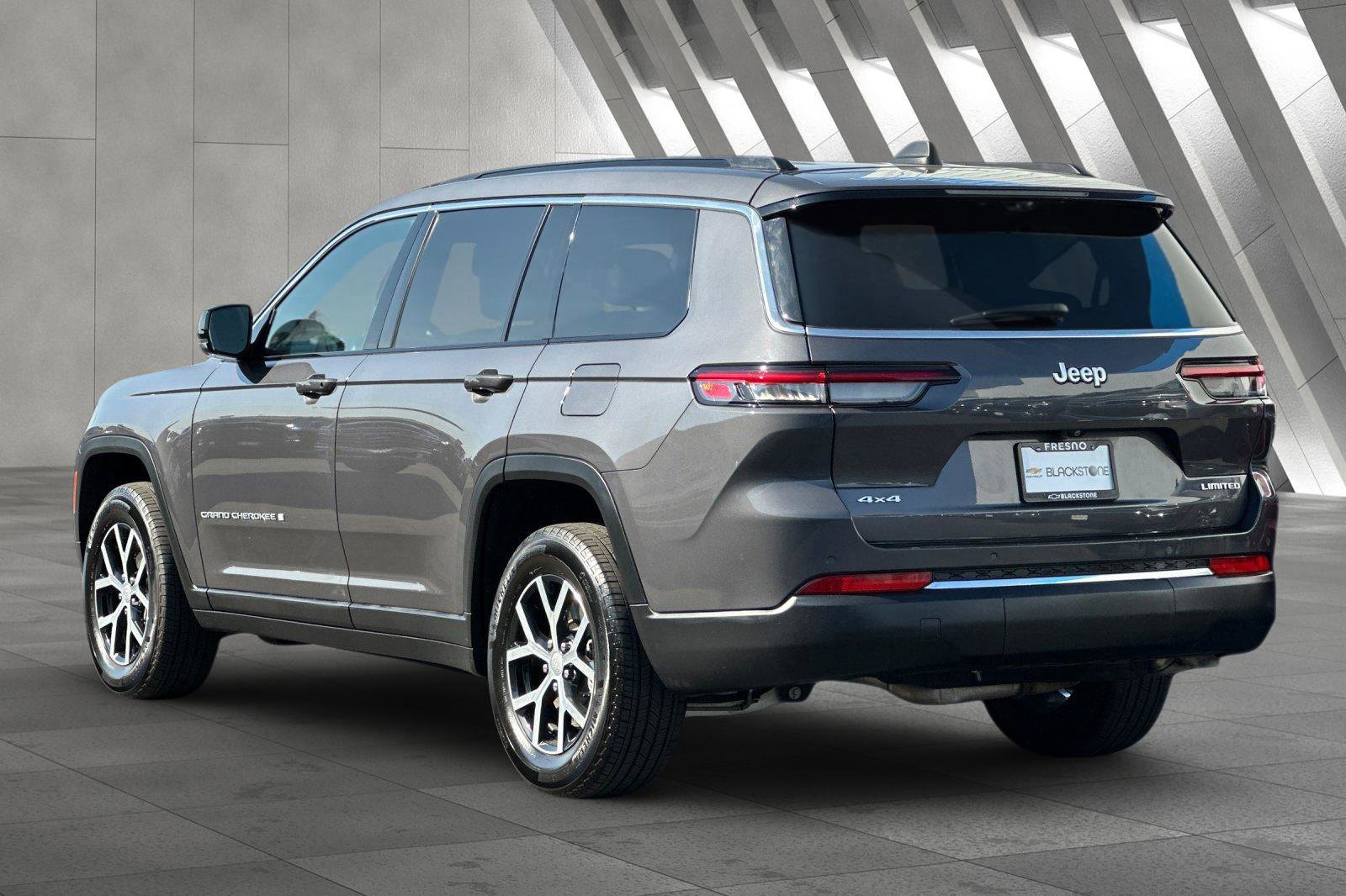 Used 2024 Jeep Grand Cherokee L Limited w/ Luxury Tech Group II image 6