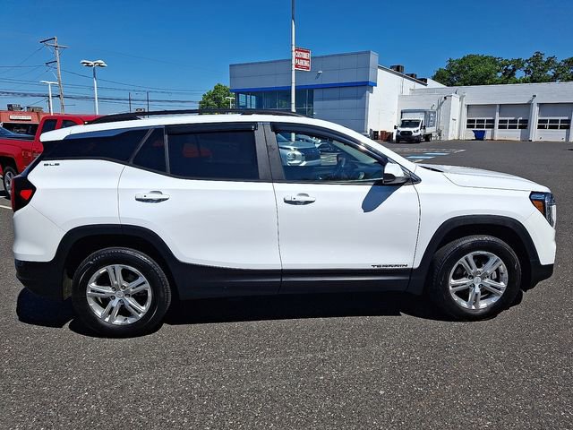 Used 2022 GMC Terrain SLE w/ Driver Convenience Package AWD/4WD image 7