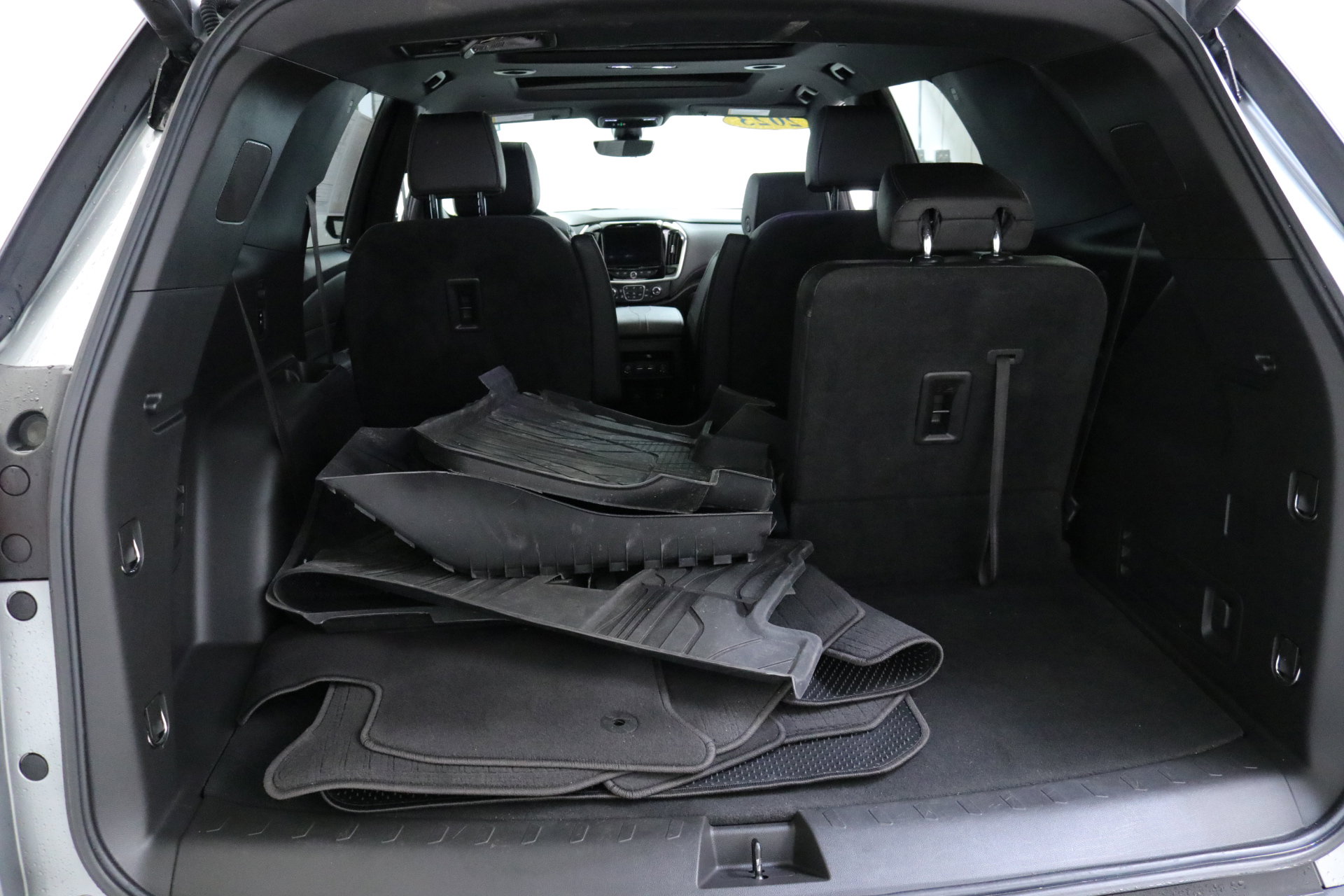 Used 2023 Chevrolet Traverse RS image 29