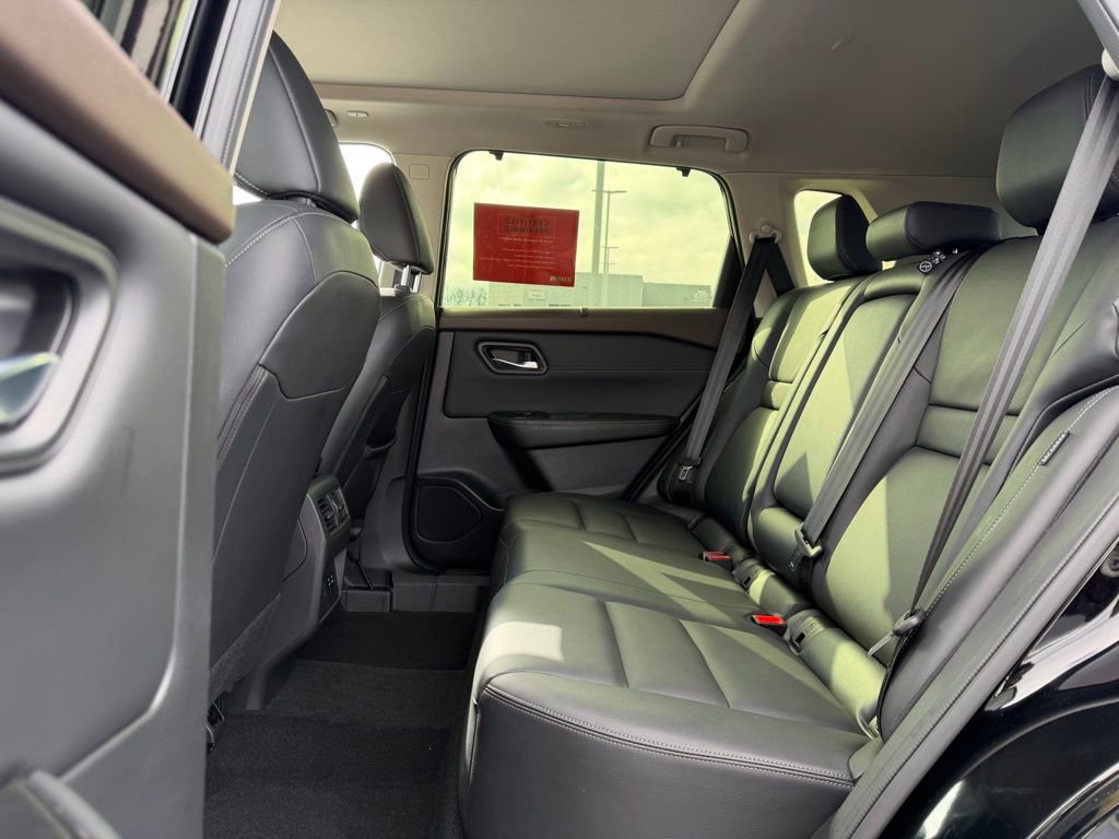 Used 2023 Nissan Rogue SL w/ SL Premium Package image 16