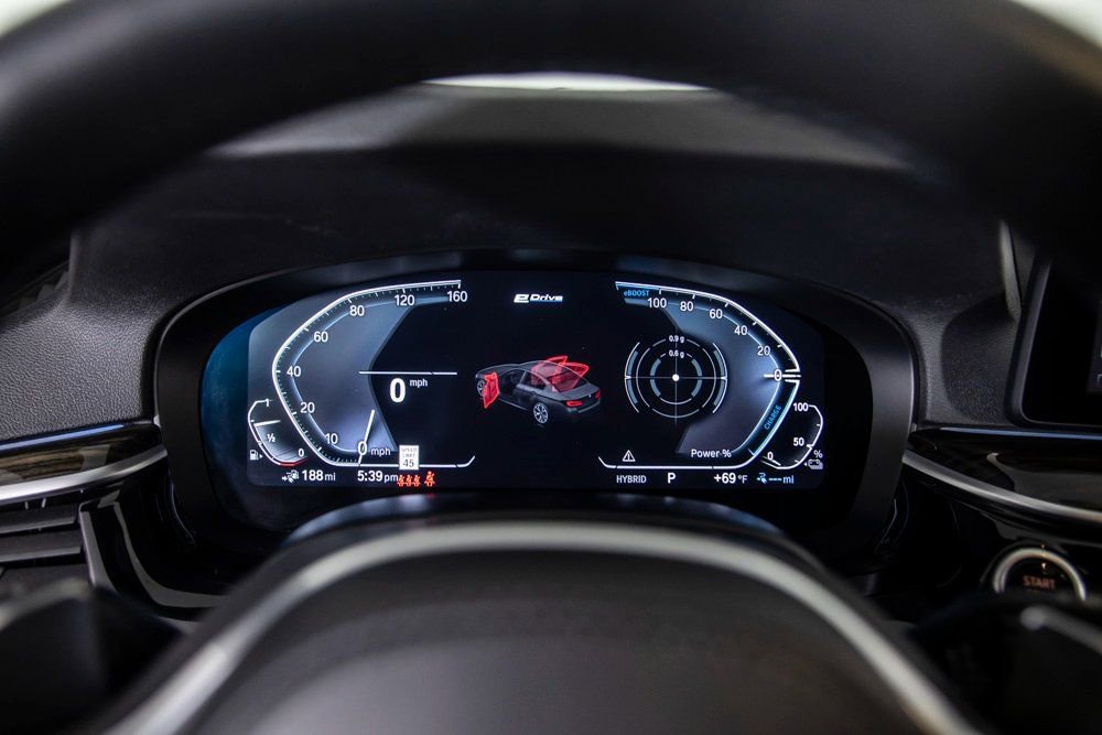 Used 2023 BMW 530e w/ M Sport Package image 22