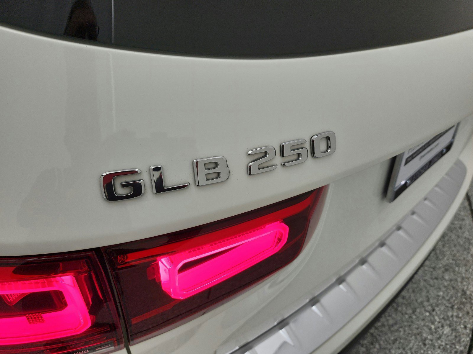 Used 2023 Mercedes-Benz GLB 250 image 24