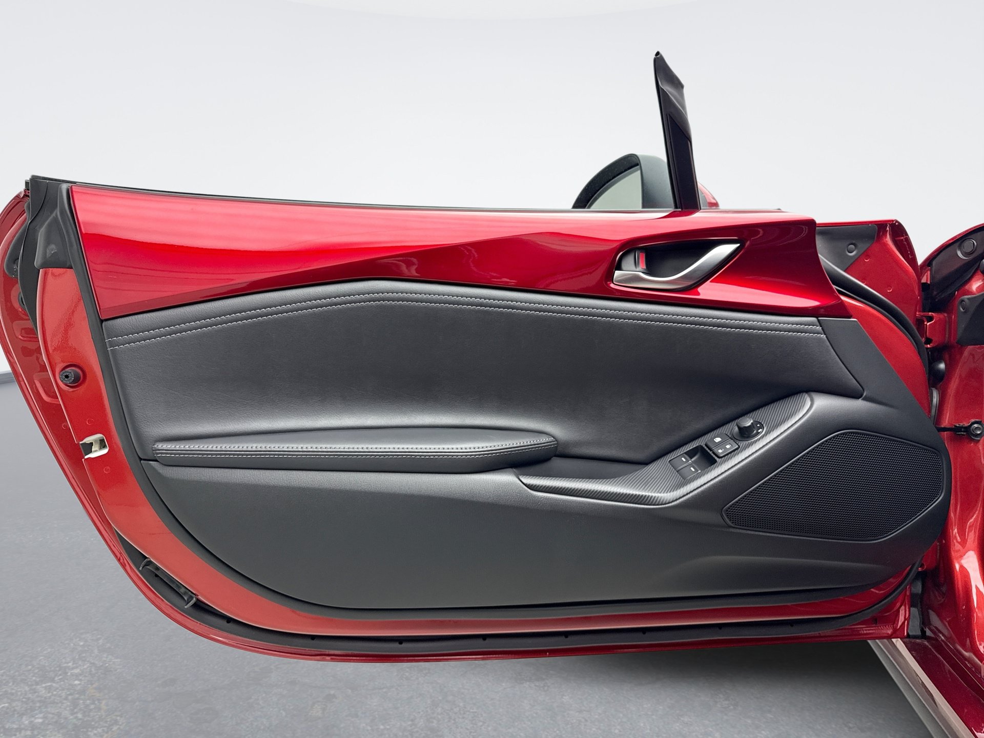 Used 2025 MAZDA MX-5 Miata RF Grand Touring w/ Weather Package RWD image 9