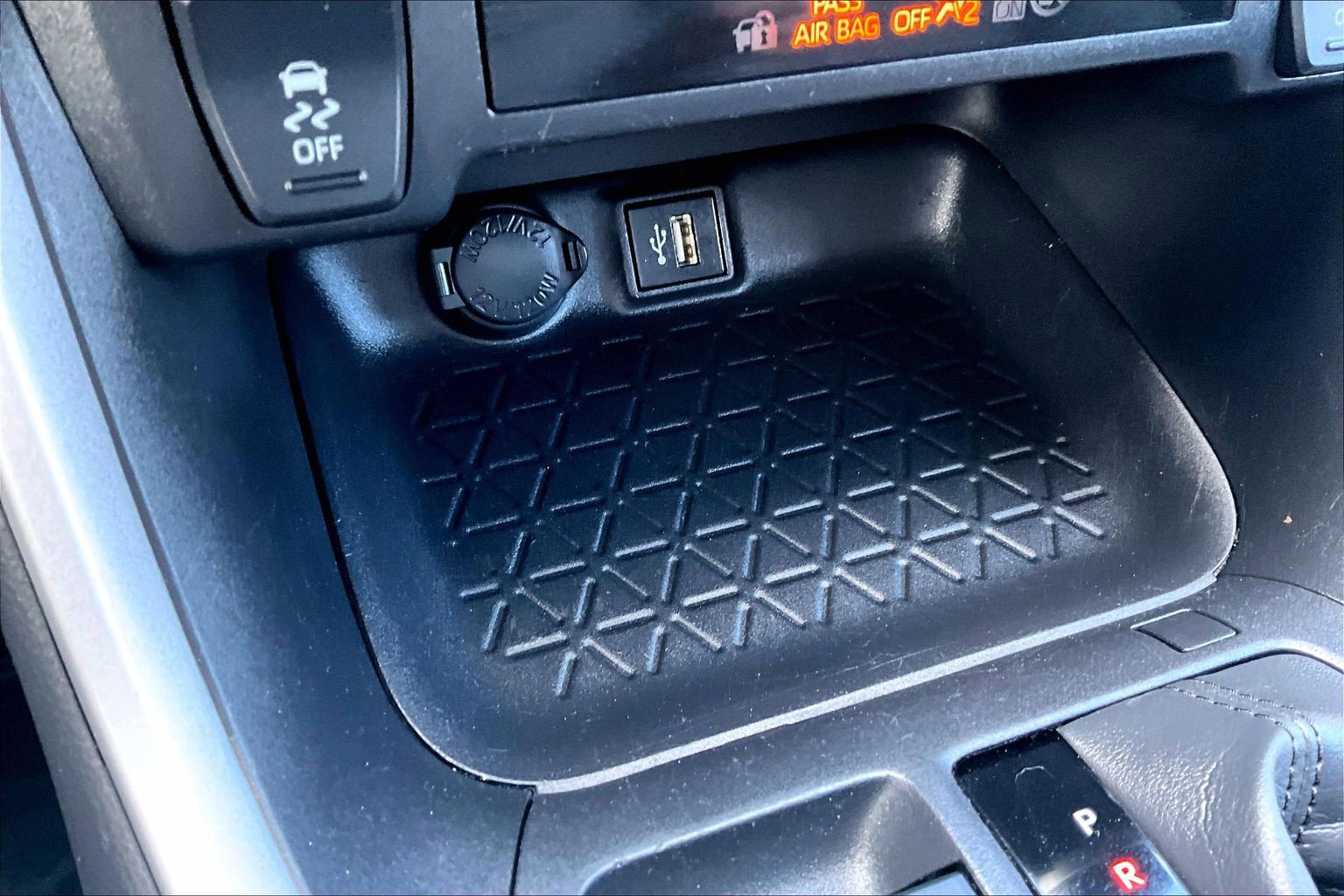 Used 2024 Toyota RAV4 XLE FWD image 30