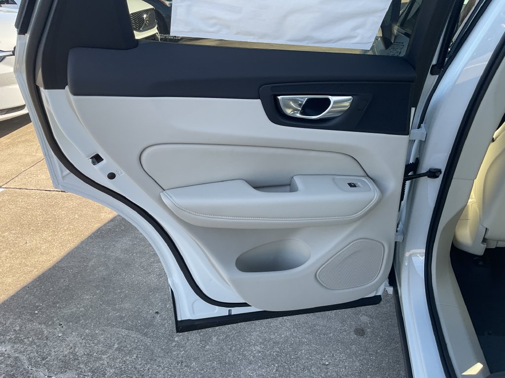 New 2027 Volvo XC60 T8 Ultra AWD/4WD image 13