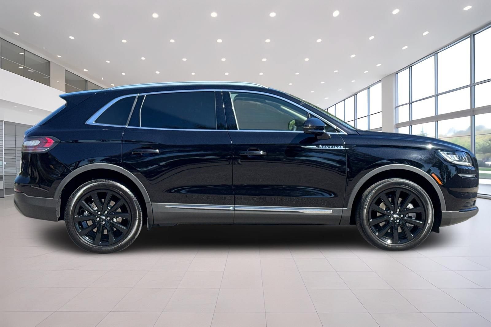 Certified 2023 Lincoln Nautilus Reserve w/ Monochromatic Package AWD/4WD image 3