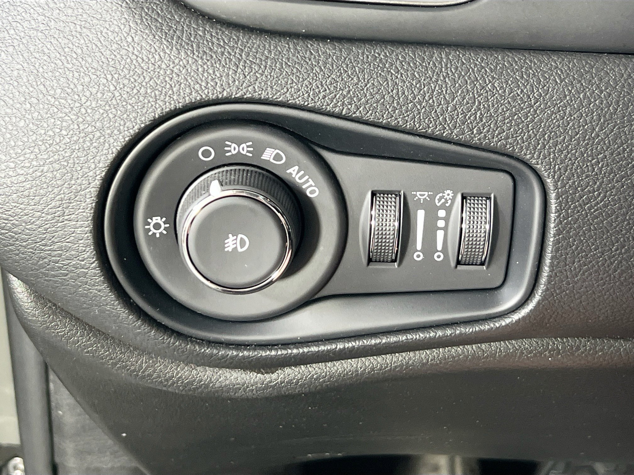 Used 2022 Jeep Renegade Latitude w/ Convenience Group AWD/4WD image 10