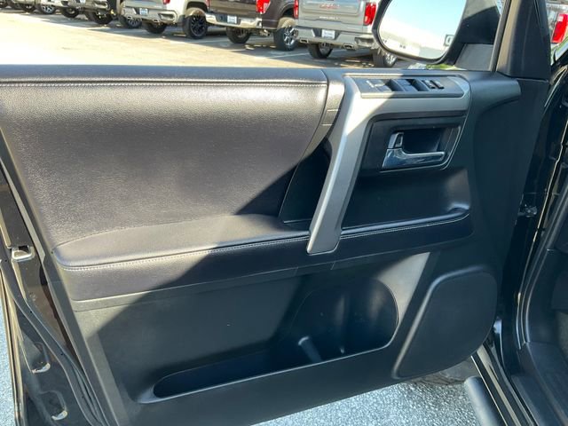 Used 2018 Toyota 4Runner SR5 AWD/4WD image 6