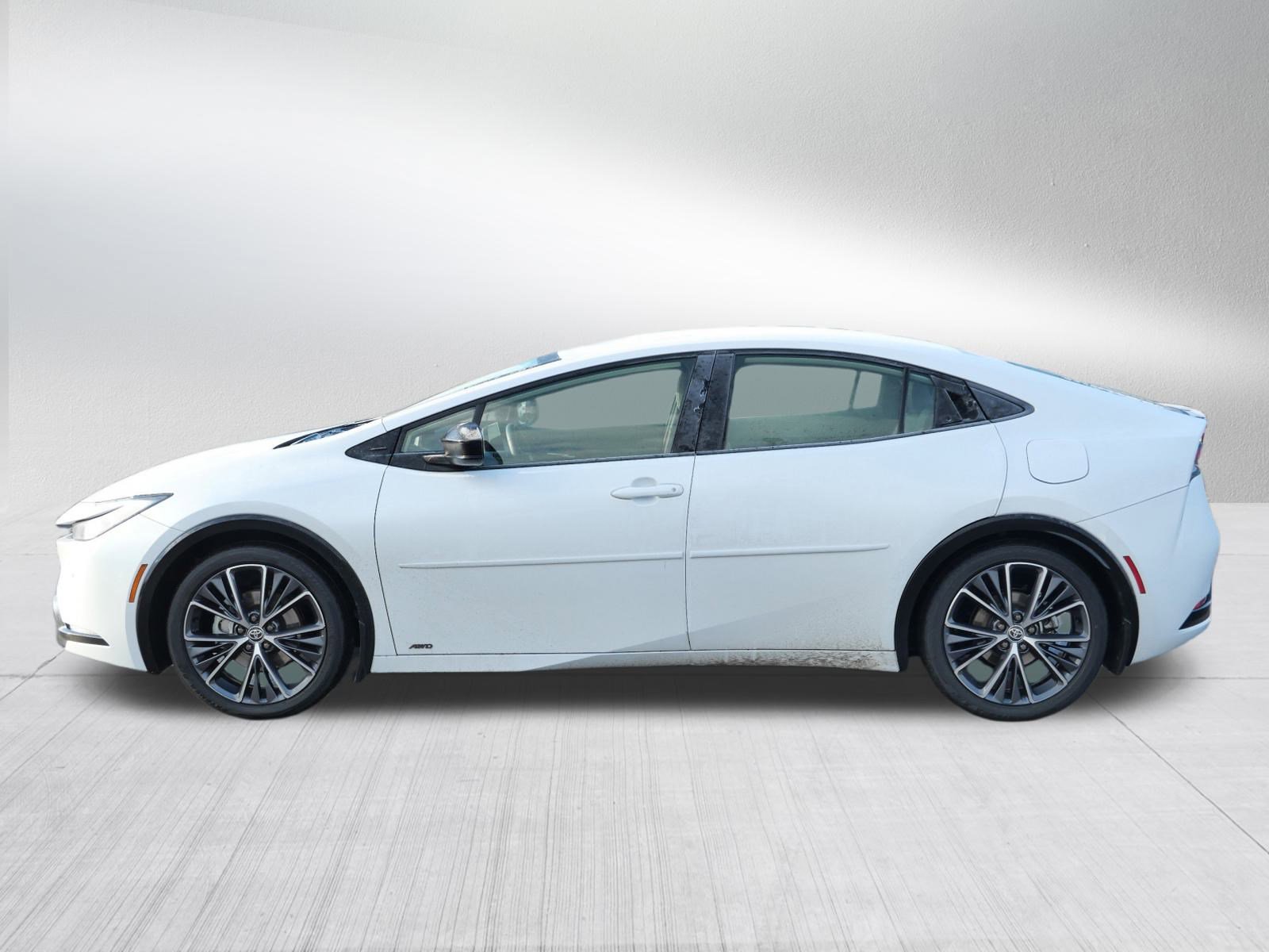 Used 2024 Toyota Prius XLE image 4