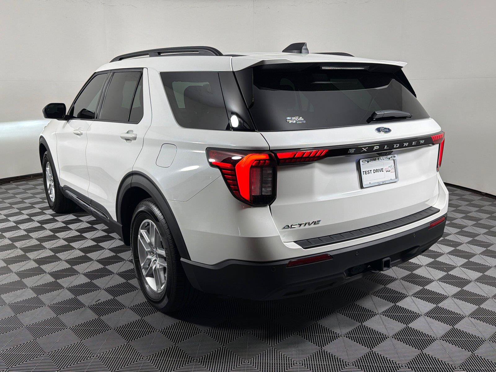 Used 2025 Ford Explorer Active RWD image 5
