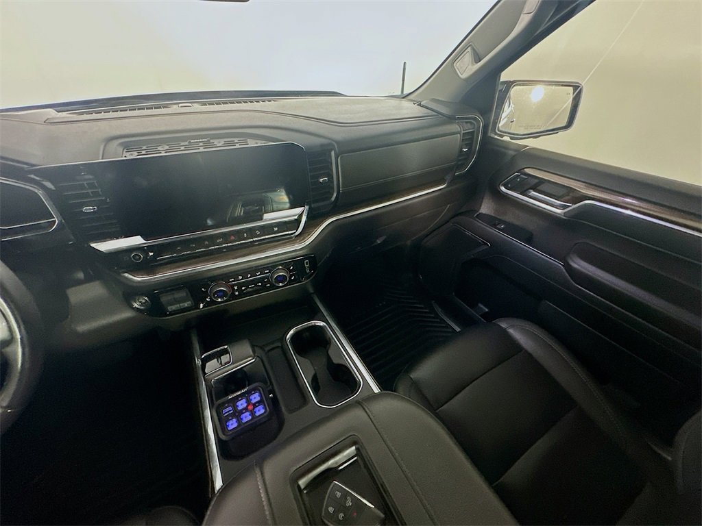 Used 2022 Chevrolet Silverado 1500 LT w/ Z71 Off-Road Package image 11