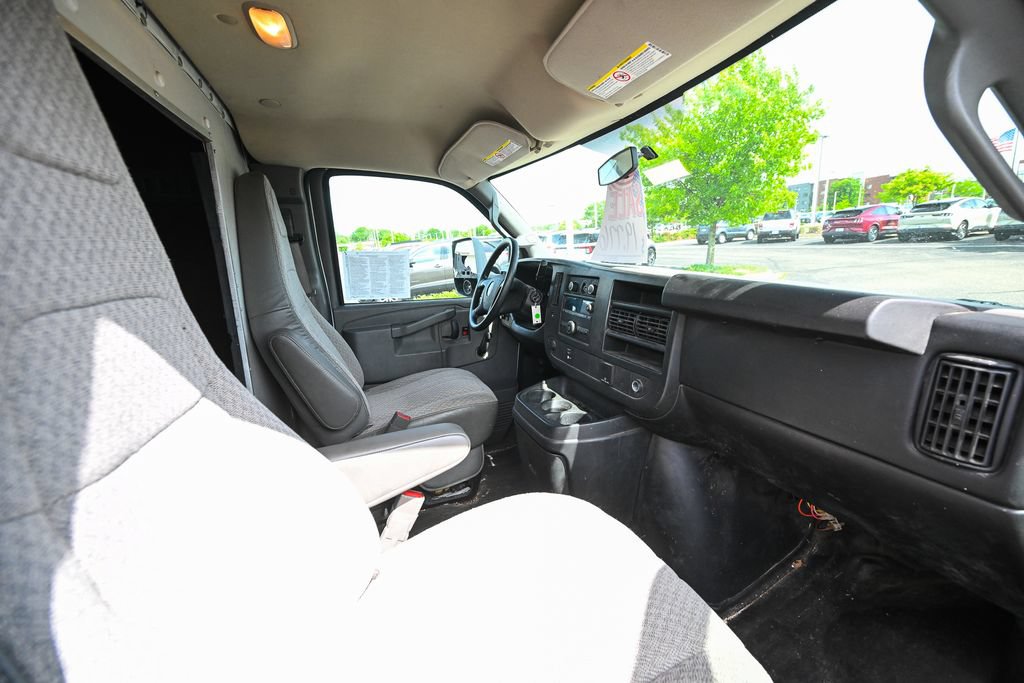 Used 2016 GMC Savana 3500 RWD image 18