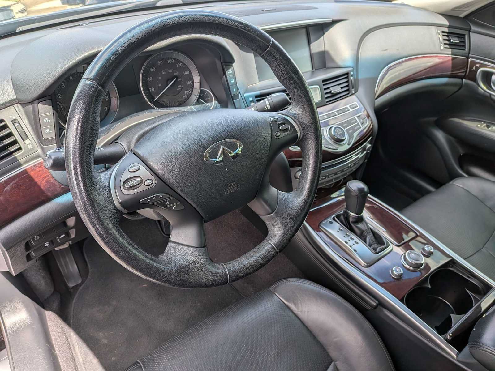 Used 2018 INFINITI Q70 Luxe RWD image 13