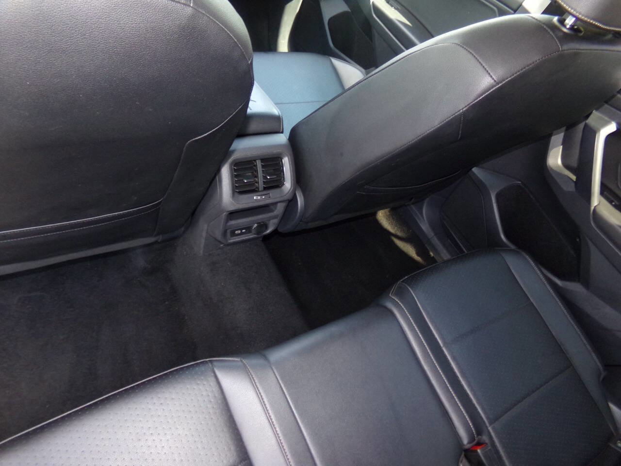 Used 2021 Volkswagen Tiguan SE image 16