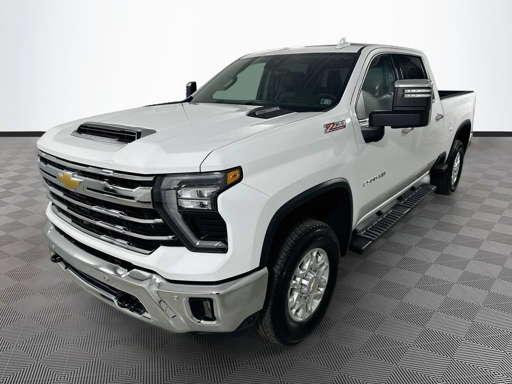 Used 2025 Chevrolet Silverado 2500 LTZ w/ LTZ Premium Package AWD/4WD image 3