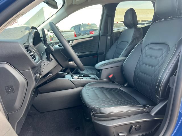 Used 2023 Ford Escape Platinum w/ Premium Technology Package AWD/4WD image 4