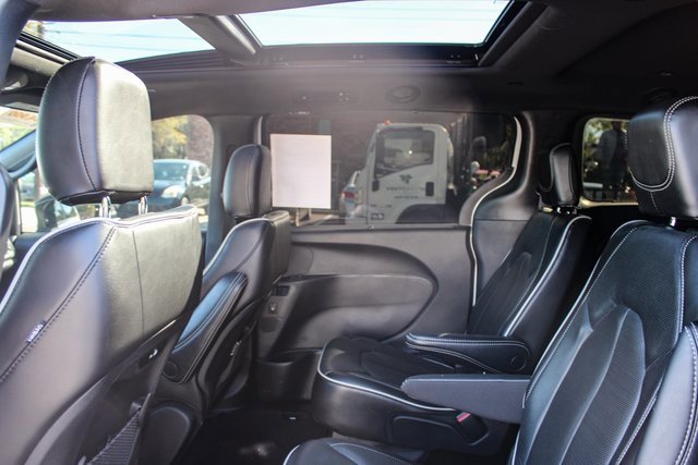 Used 2023 Chrysler Pacifica Limited w/ S Appearance Package image 38