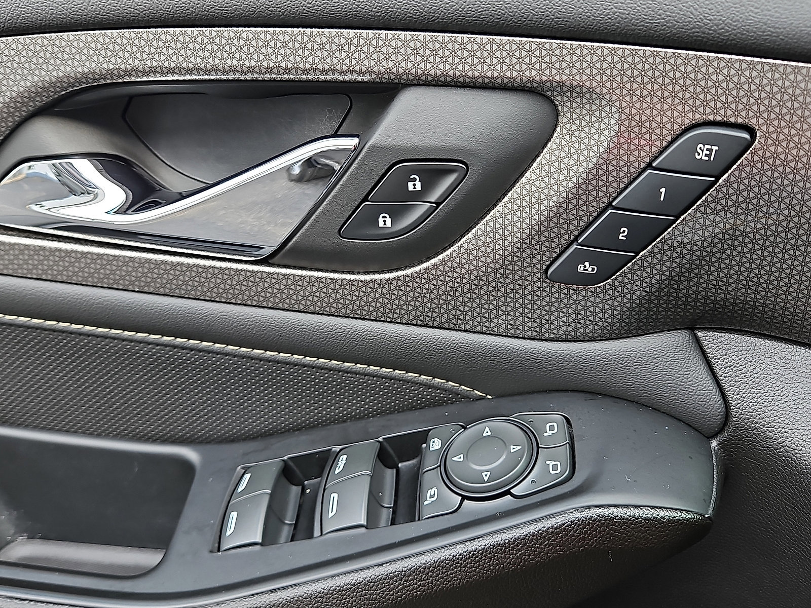 Used 2023 Chevrolet Traverse Premier image 19