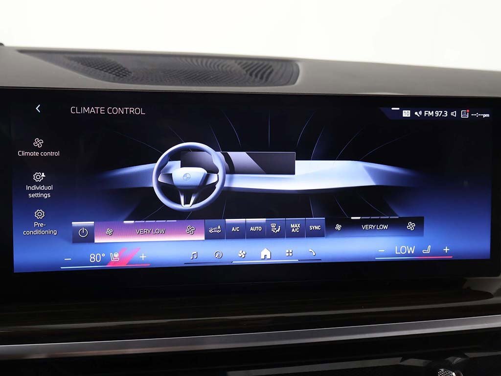 Used 2024 BMW X7 xDrive40i w/ Executive Package image 54