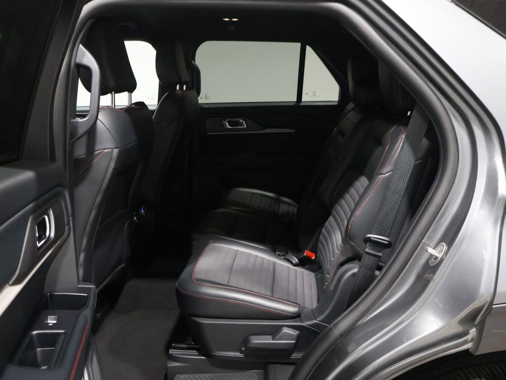 Used 2025 Ford Explorer ST-Line w/ ST-Line Street Pack image 15