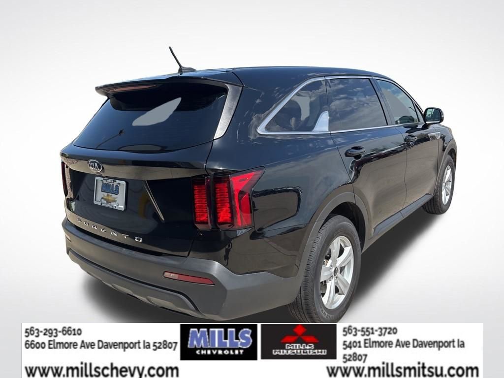 Used 2021 Kia Sorento LX image 5