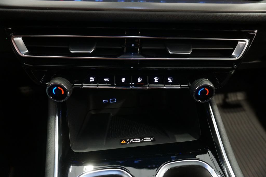 New 2026 Chevrolet Traverse LT w/ Midnight/Sport Edition image 16