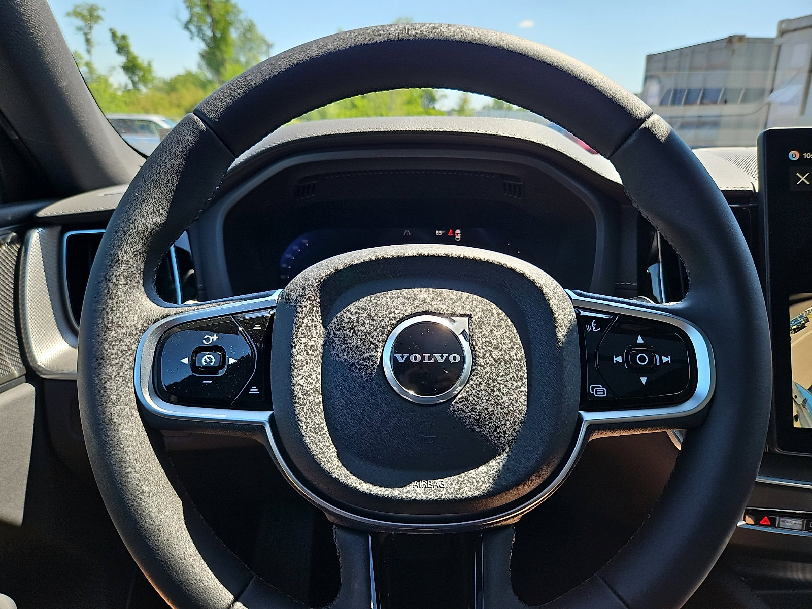New 2026 Volvo XC60 T8 Ultra w/ Protection Package Premier AWD/4WD image 18