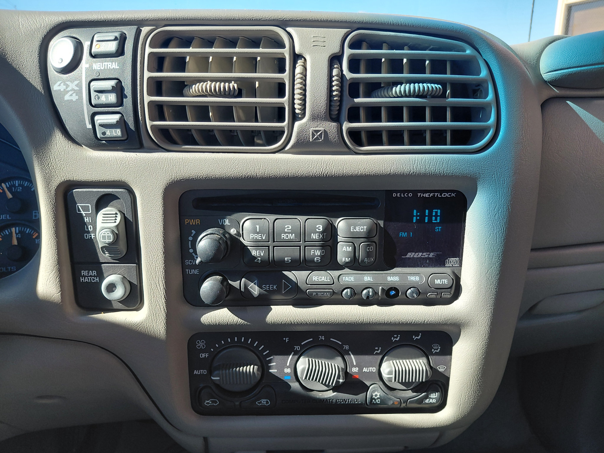 Used 2000 GMC Jimmy SLT w/ Marketing Opt Pkg AWD/4WD image 18