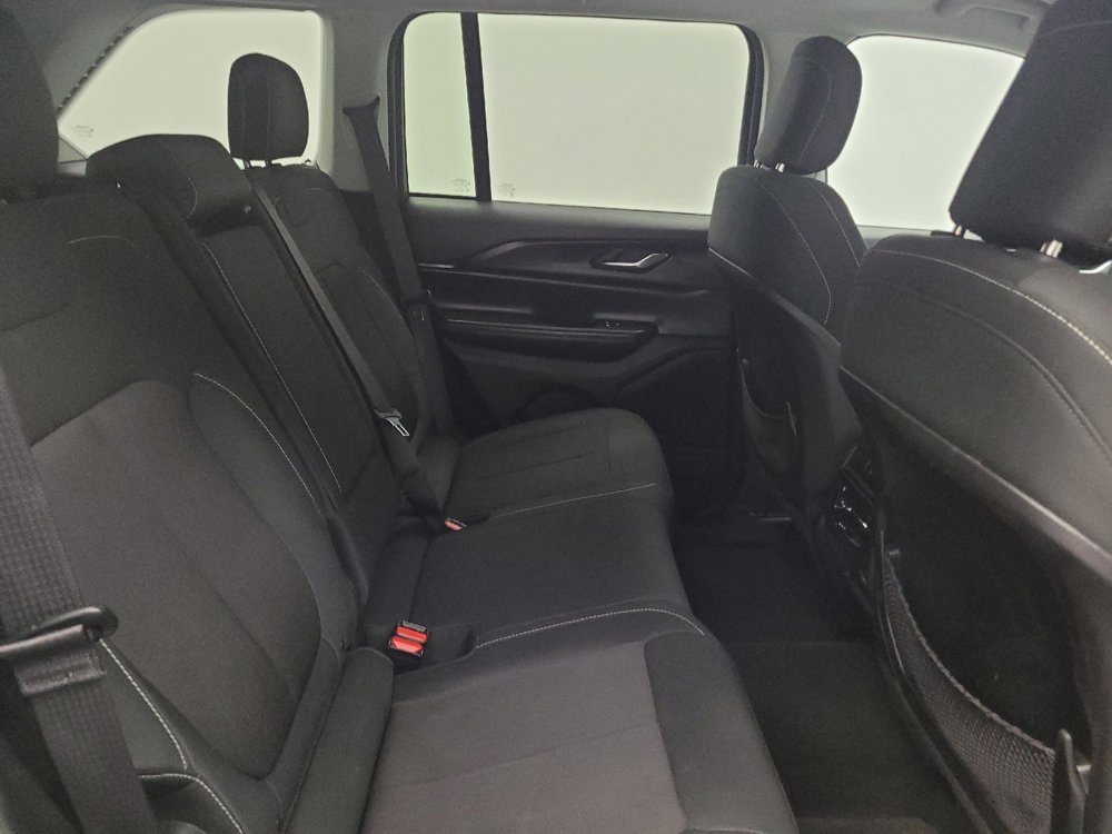Used 2024 Jeep Grand Cherokee Laredo RWD image 19