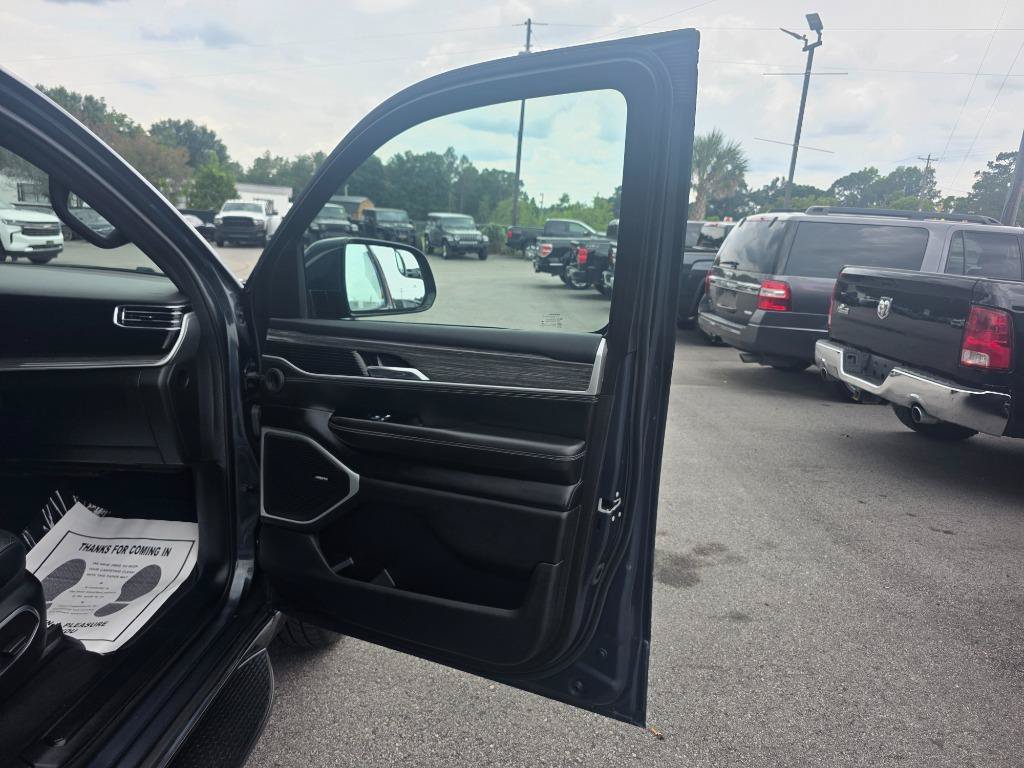 Used 2022 Jeep Wagoneer Series III w/ Convenience Group I AWD/4WD image 14