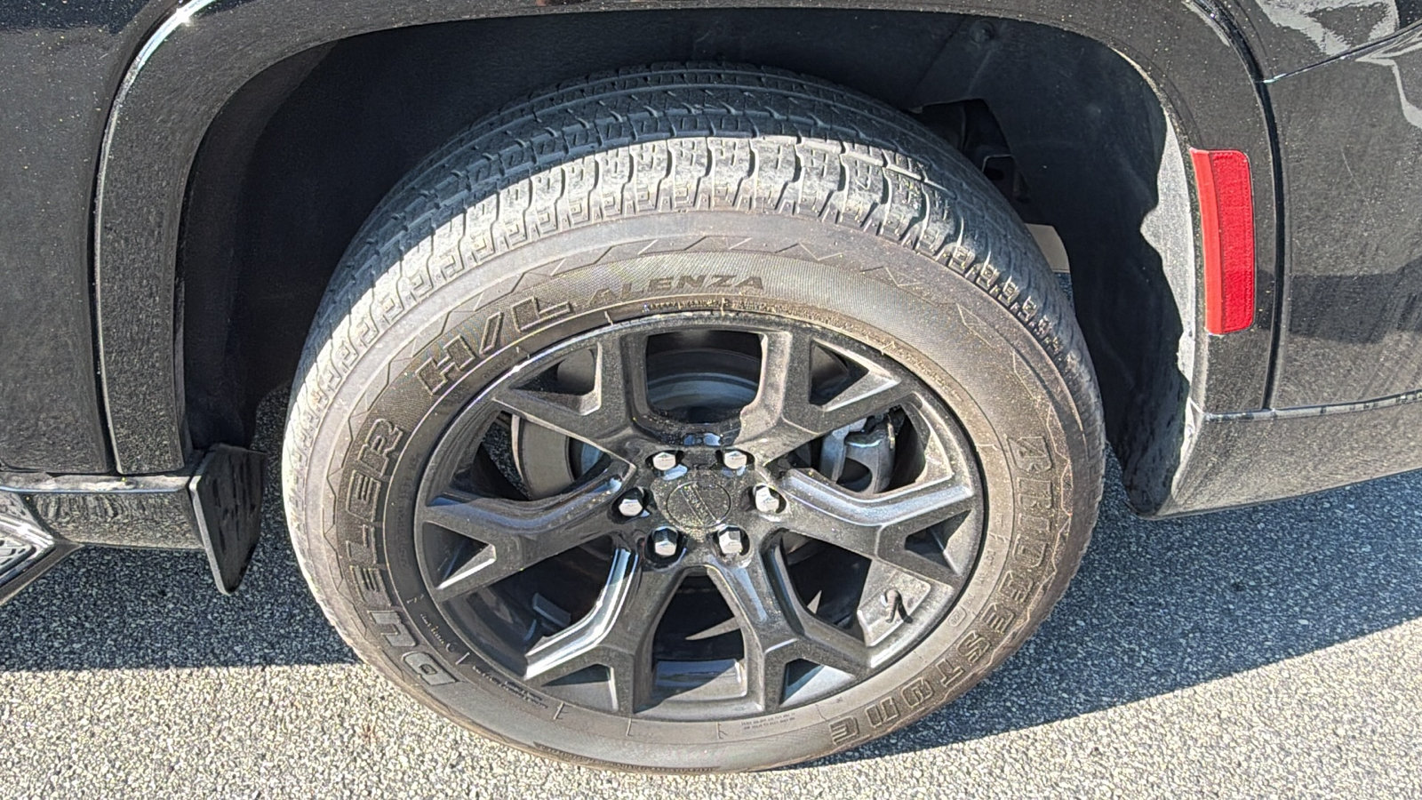 Certified 2024 Jeep Wagoneer L Series II AWD/4WD image 12