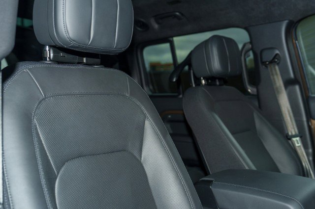 Used 2025 Land Rover Defender 130 X image 26