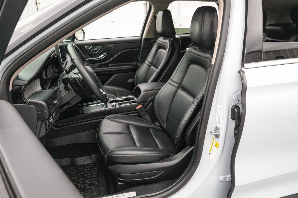 Used 2025 Lincoln Corsair AWD image 12