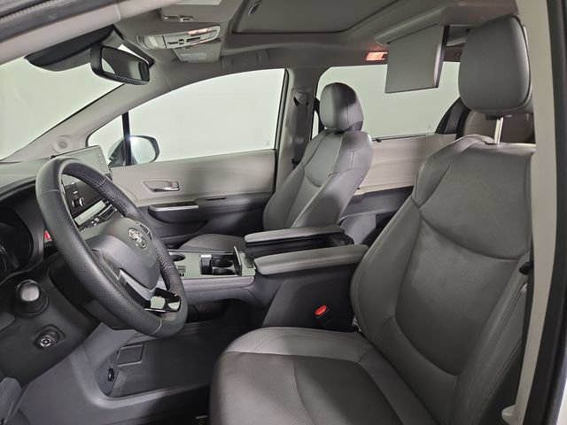 Used 2023 Toyota Sienna Limited FWD image 14