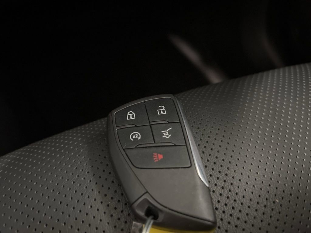 Used 2023 Buick Envision Essence image 36