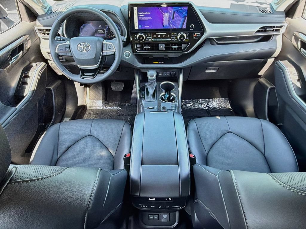 Used 2026 Toyota Highlander Limited AWD/4WD image 10