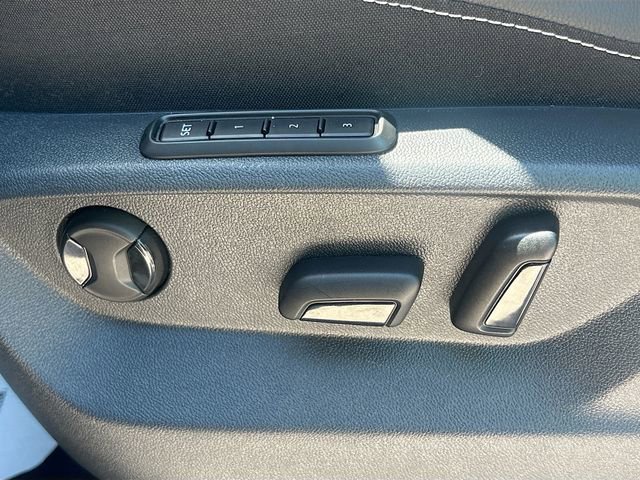 Used 2024 Volkswagen Tiguan SEL R-Line image 25