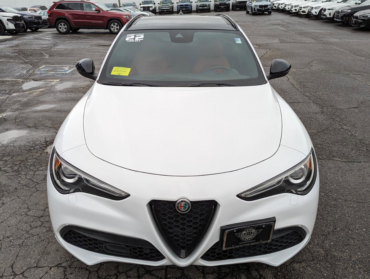 Used 2022 Alfa Romeo Stelvio Veloce image 3