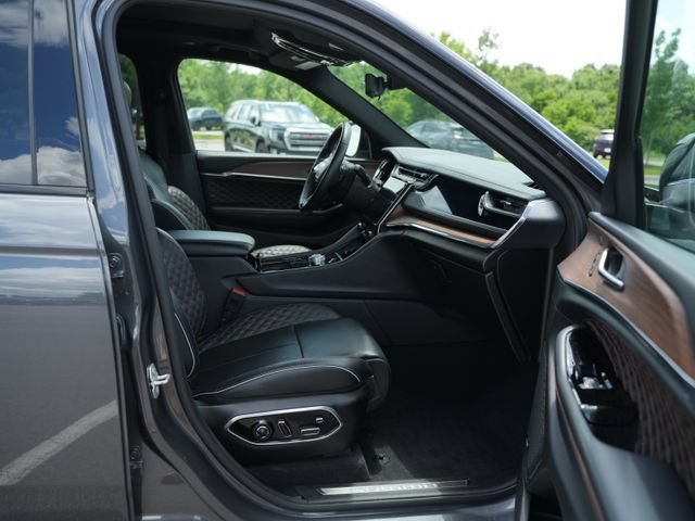 Used 2023 Jeep Grand Cherokee L Summit w/ Advanced Protech Group IV AWD/4WD image 21