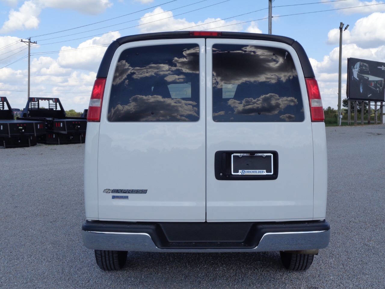 Used 2018 Chevrolet Express 3500 LS image 6