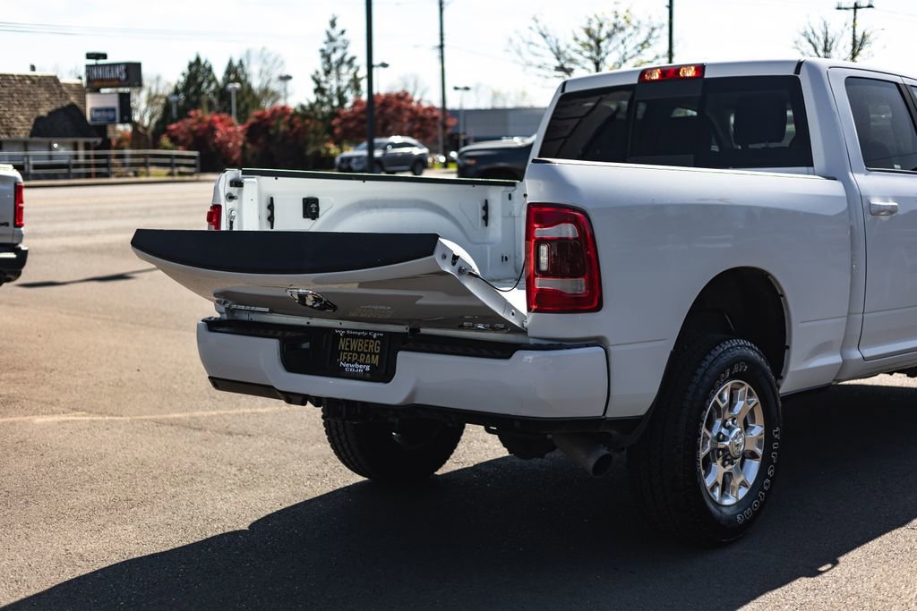 Used 2024 RAM 2500 Laramie AWD/4WD image 11
