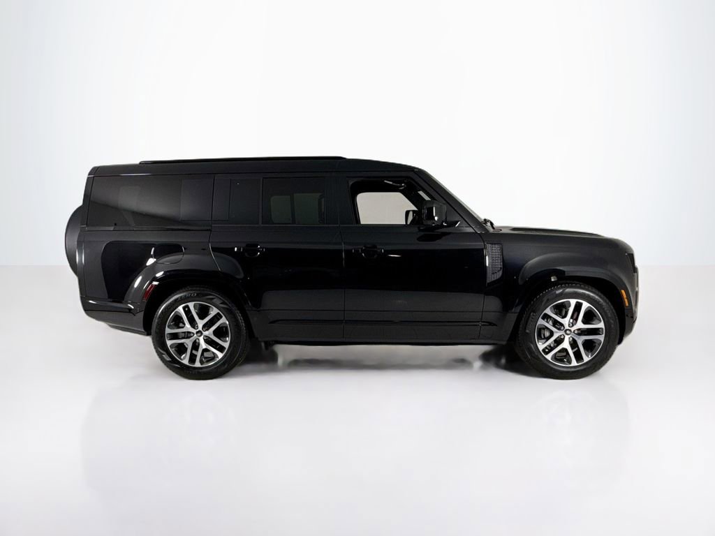 Used 2025 Land Rover Defender 130 X-Dynamic SE AWD/4WD image 6