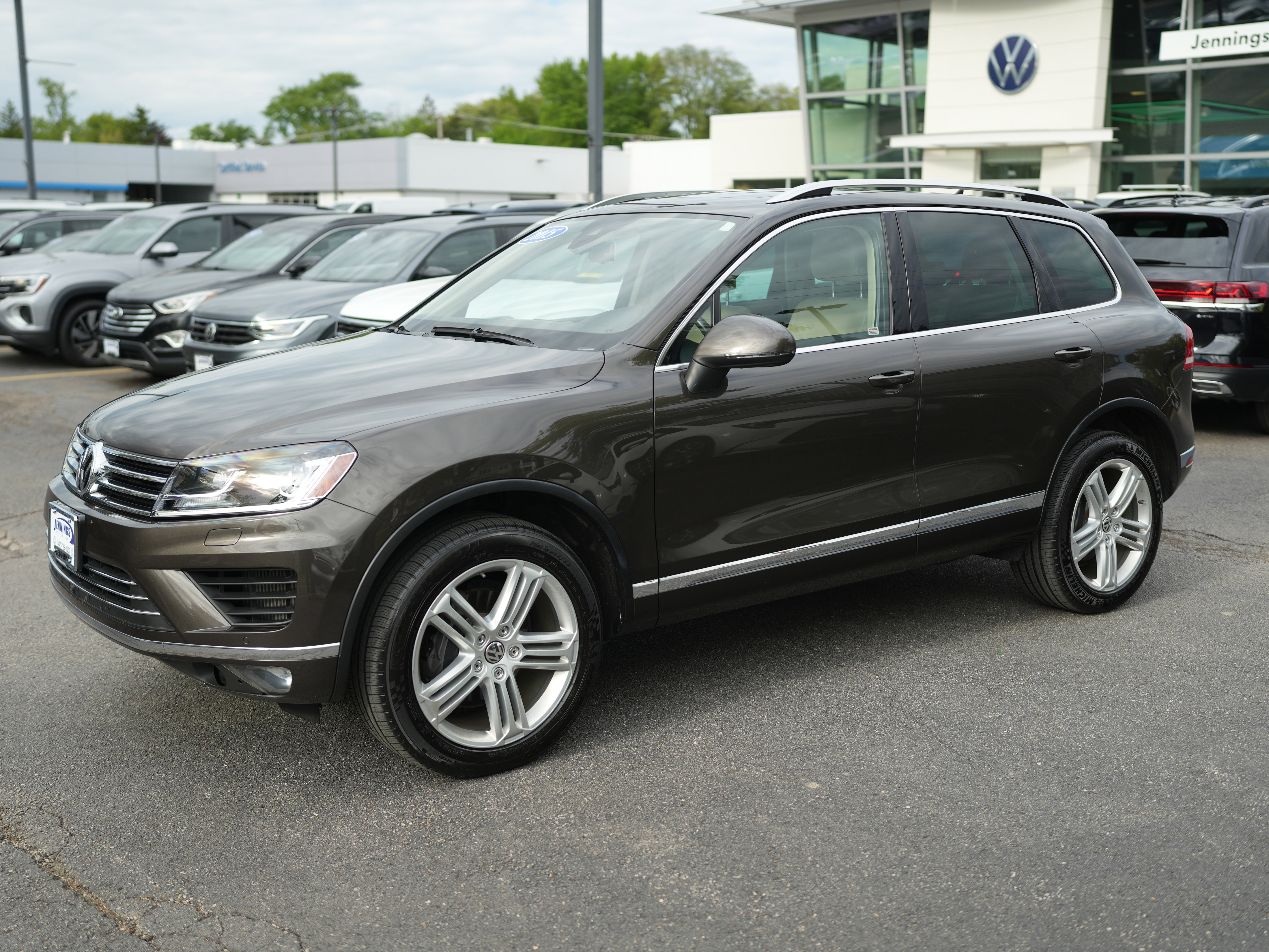Used 2015 Volkswagen Touareg Executive AWD/4WD image 9