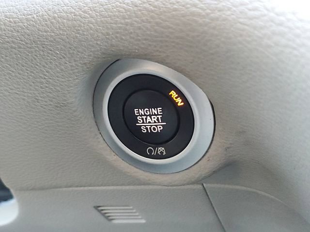 Used 2018 Chrysler Pacifica Limited image 25