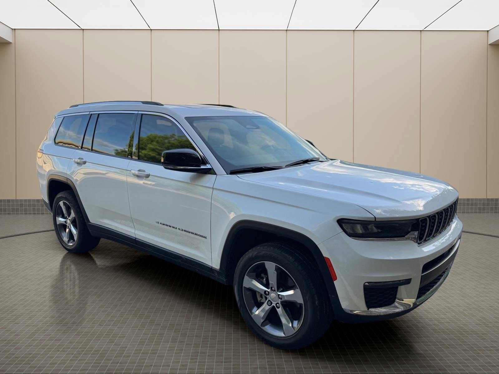Used 2021 Jeep Grand Cherokee L Limited AWD/4WD image 20