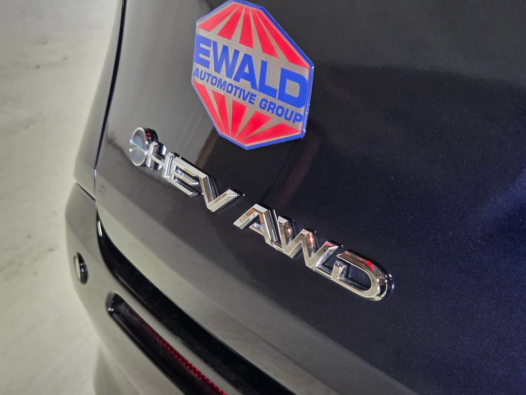 Used 2025 Toyota Sienna Platinum AWD/4WD image 34